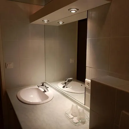 Le Gardy Hotel Arques  Room photo